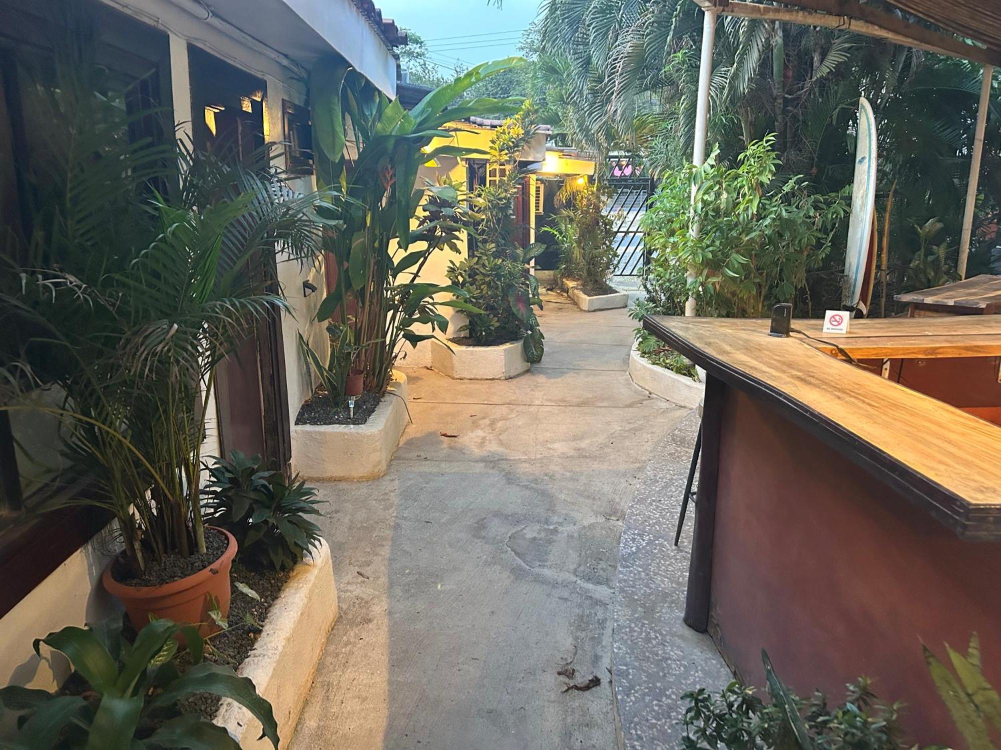 Pura Vida Hostel Tamarindo Exterior photo